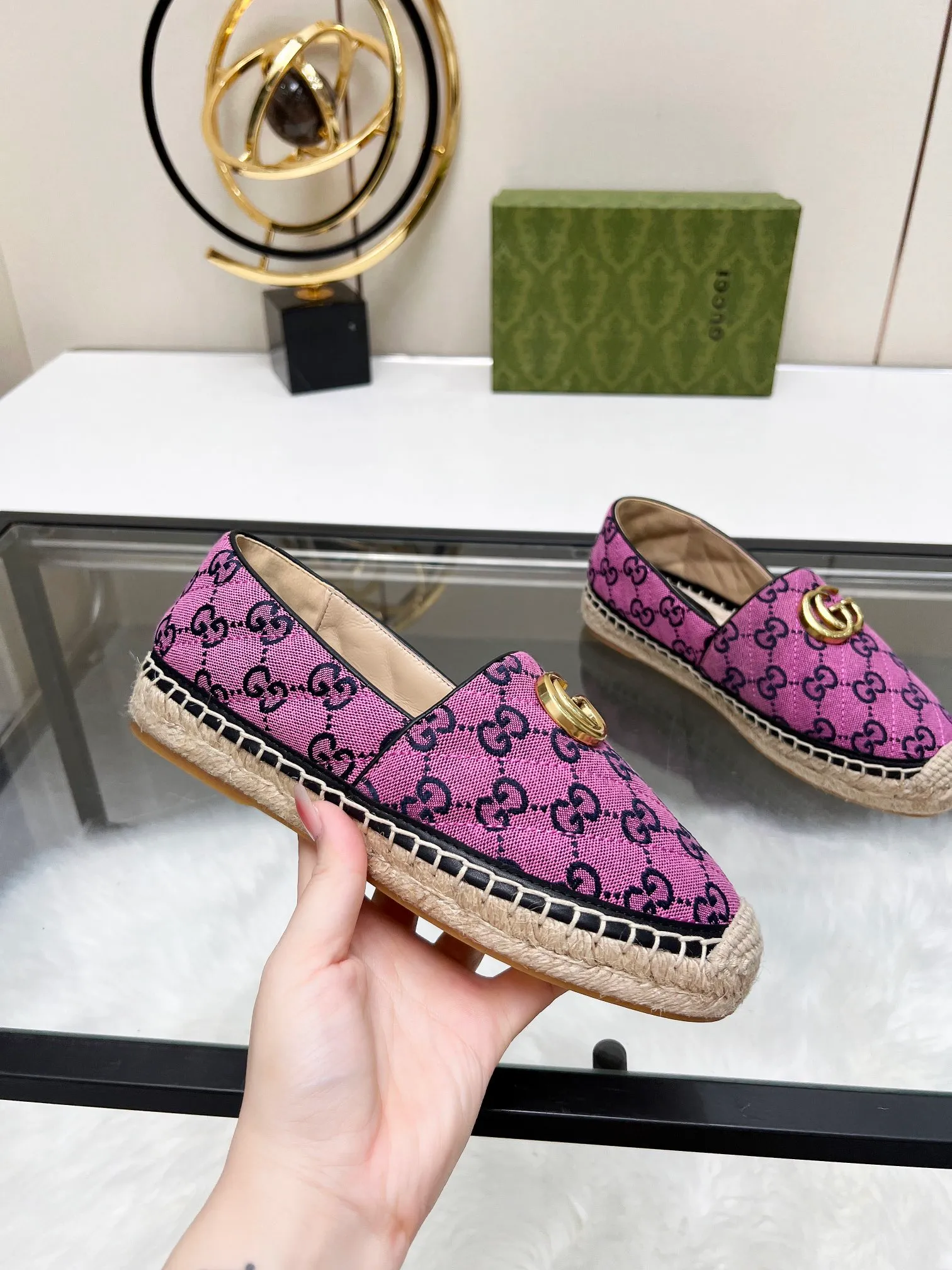 👟👟Ex-factory price 380👟👟 2024 new color early spring Gucci 🗽🗽Gucci classic logo logo canvas fisherman shoes, espadrilles made of double G imported fabric. The color of the brand's double G letter cross-woven pattern will be reinterpreted every season, and the charm of the collection elements will be interpreted through more fresh and eye-catching materials and designs. •Pink, dozens of colors, choose as you like, choose as you like •Women’s style •Number of sizes 35-42